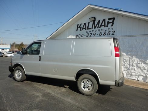 New 2026 Chevrolet Express 2500 image 10