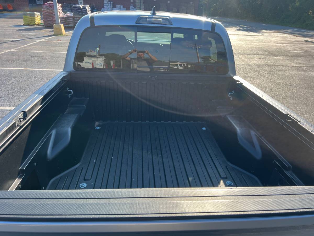 Used 2017 Toyota Tacoma TRD Sport Pickup 4D 5 ft AWD/4WD image 9