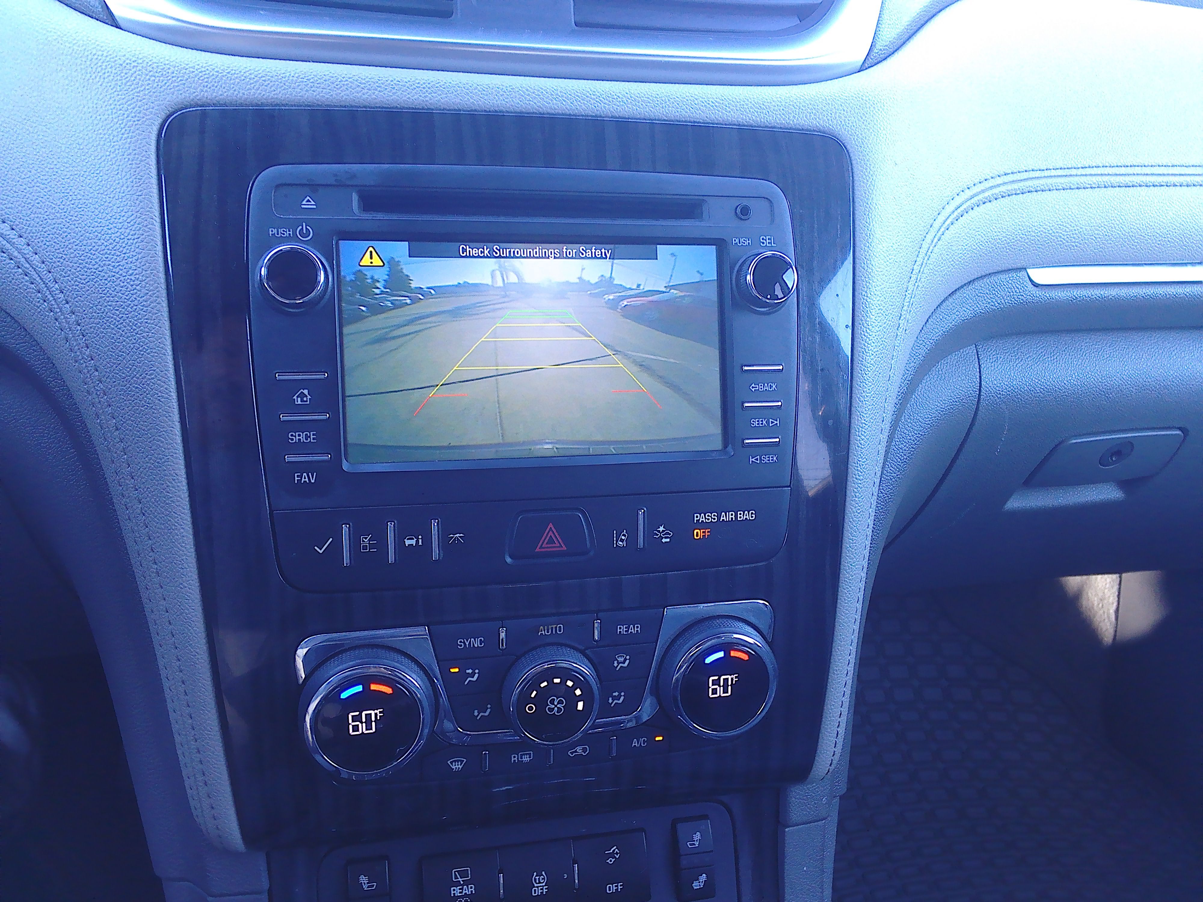 Used 2014 Chevrolet Traverse LT FWD image 18