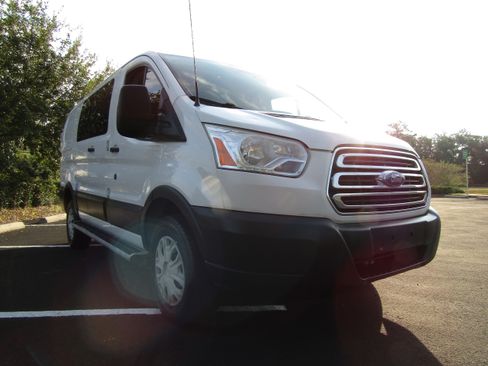 Used 2017 Ford Transit 250 image 7