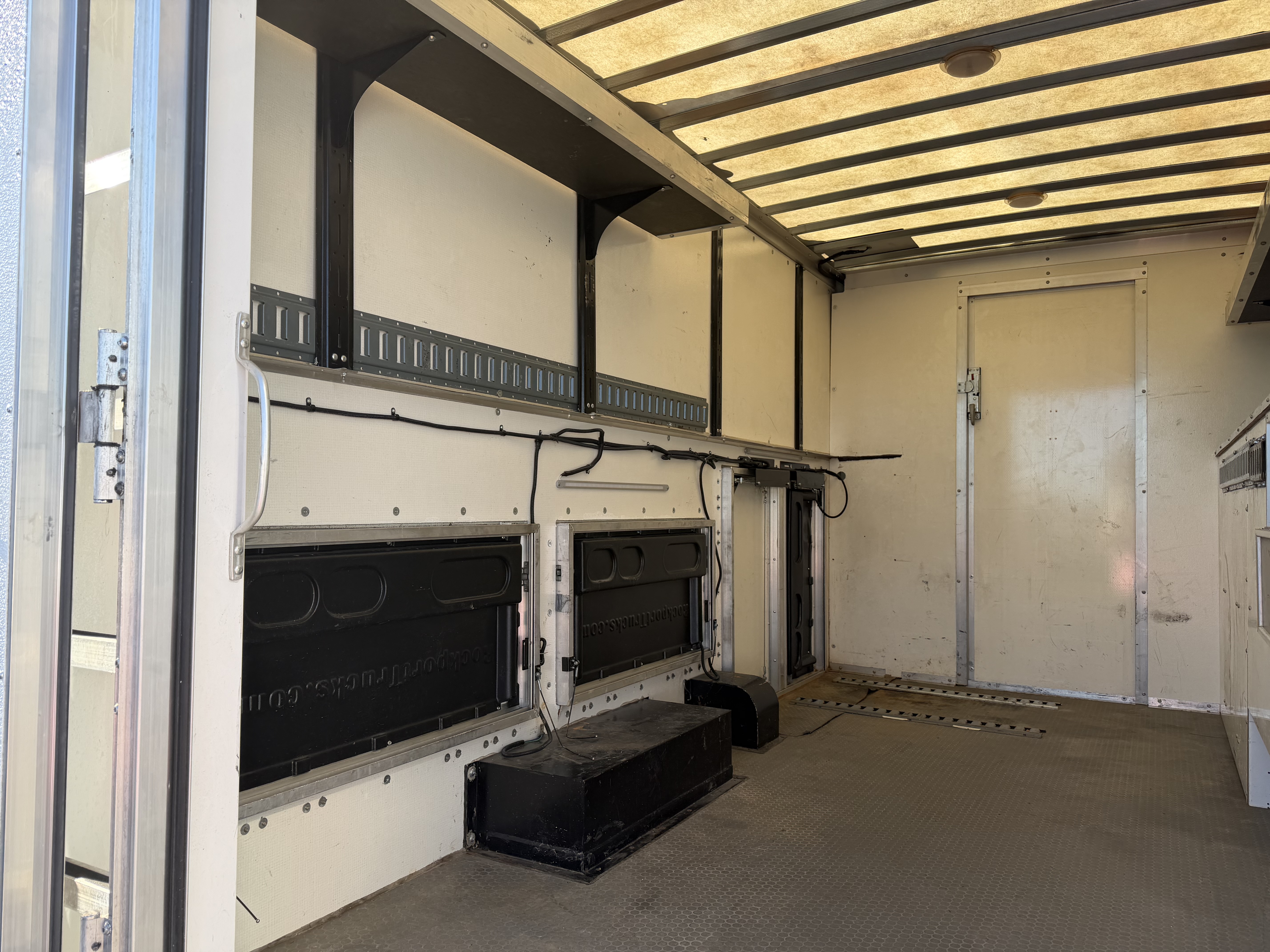 Used 2021 Chevrolet Express 3500 UNAVAIL RWD image 8