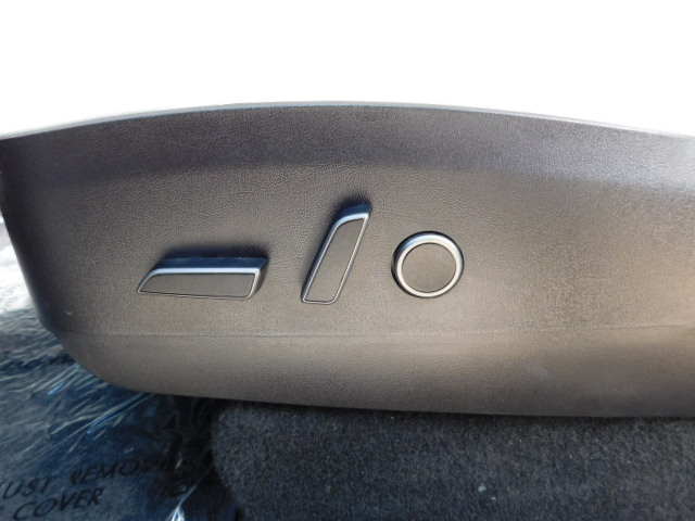 Used 2022 Tesla Model Y AWD Performance image 11