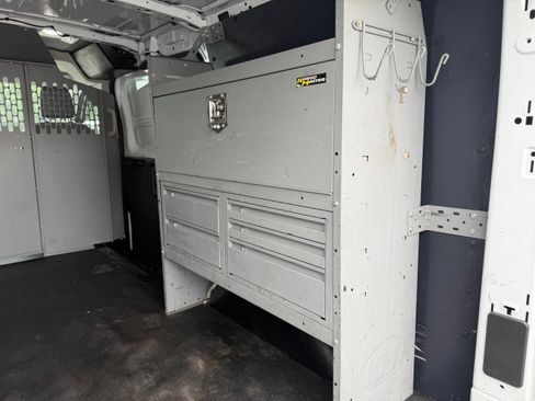 Used 2018 Ford Transit 150 130 Low Roof RWD image 9