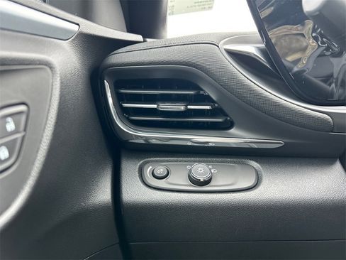 New 2026 Buick Envista Preferred image 17