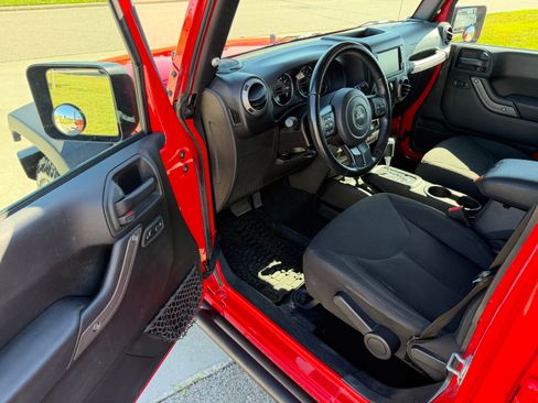 Used 2017 Jeep Wrangler 4WD Unlimited Sport image 5