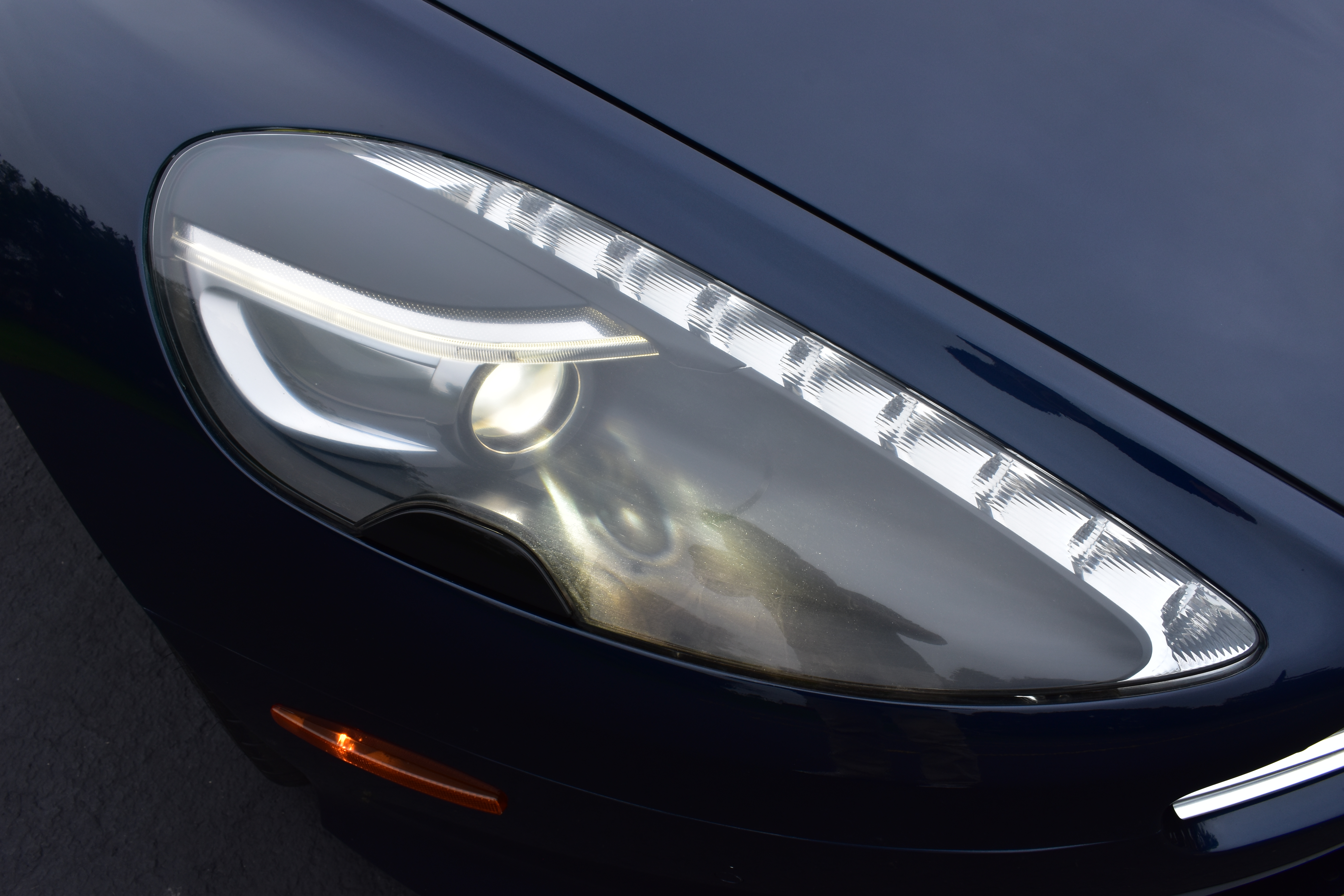 Used 2016 Aston Martin DB9 GT Volante RWD image 27