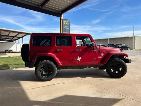 Used 2012 Jeep Wrangler Sahara image 6