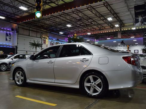 Used 2013 Toyota Camry SE image 11