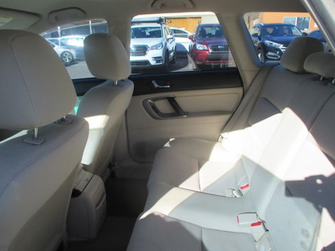 Used 2007 Subaru Outback 2.5i Premium image 9