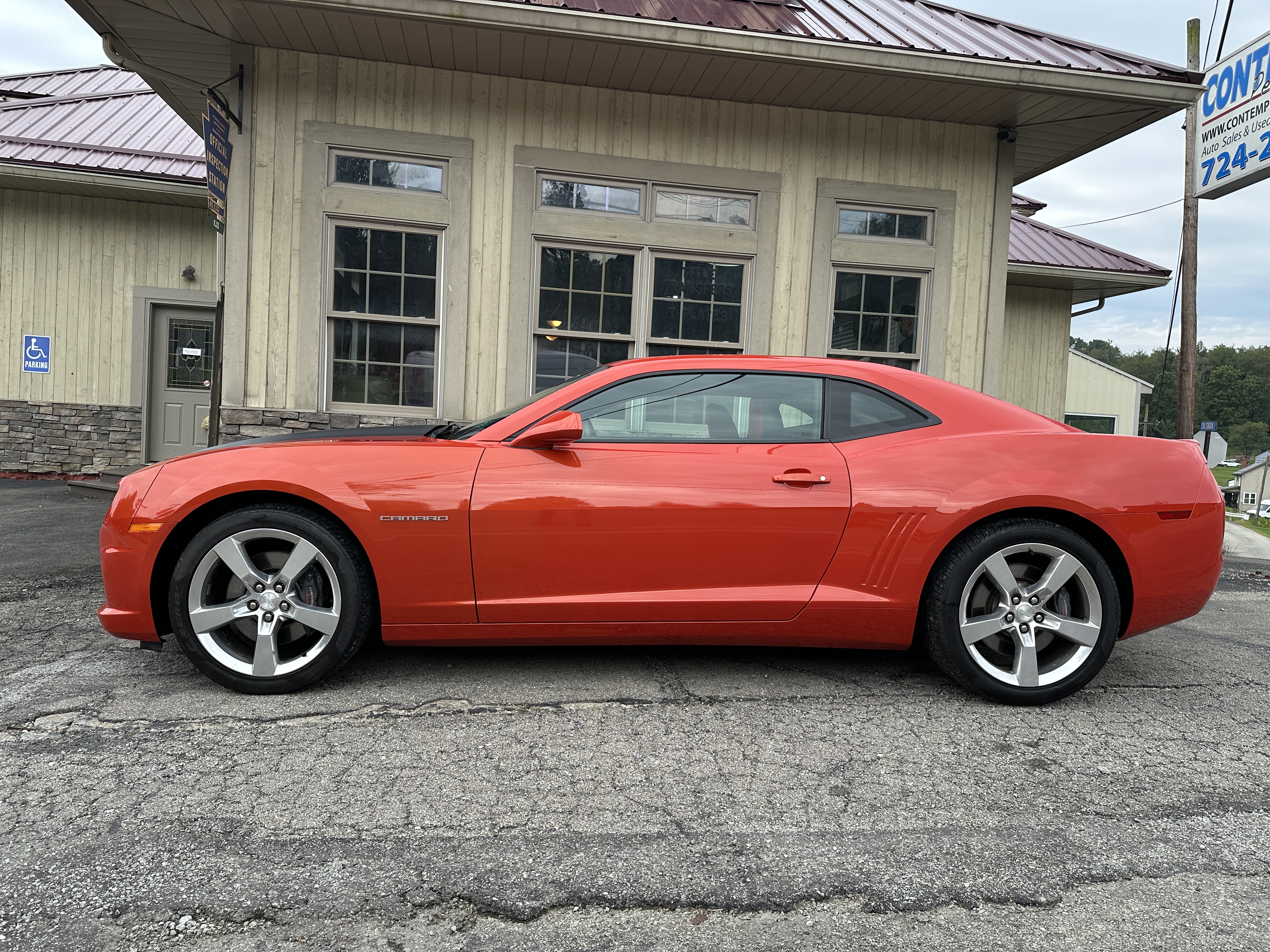 Used 2010 Chevrolet Camaro SS Coupe w/ 2SS RWD image 2