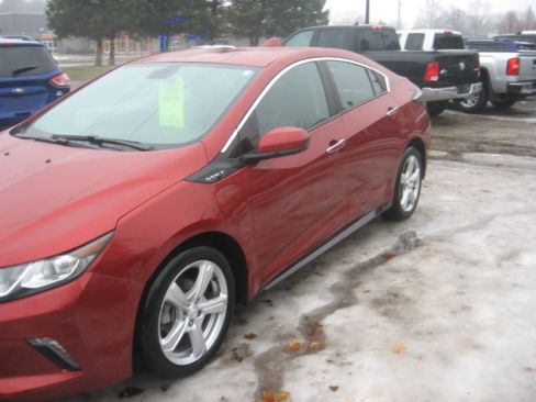 Used 2018 Chevrolet Volt LT image 1