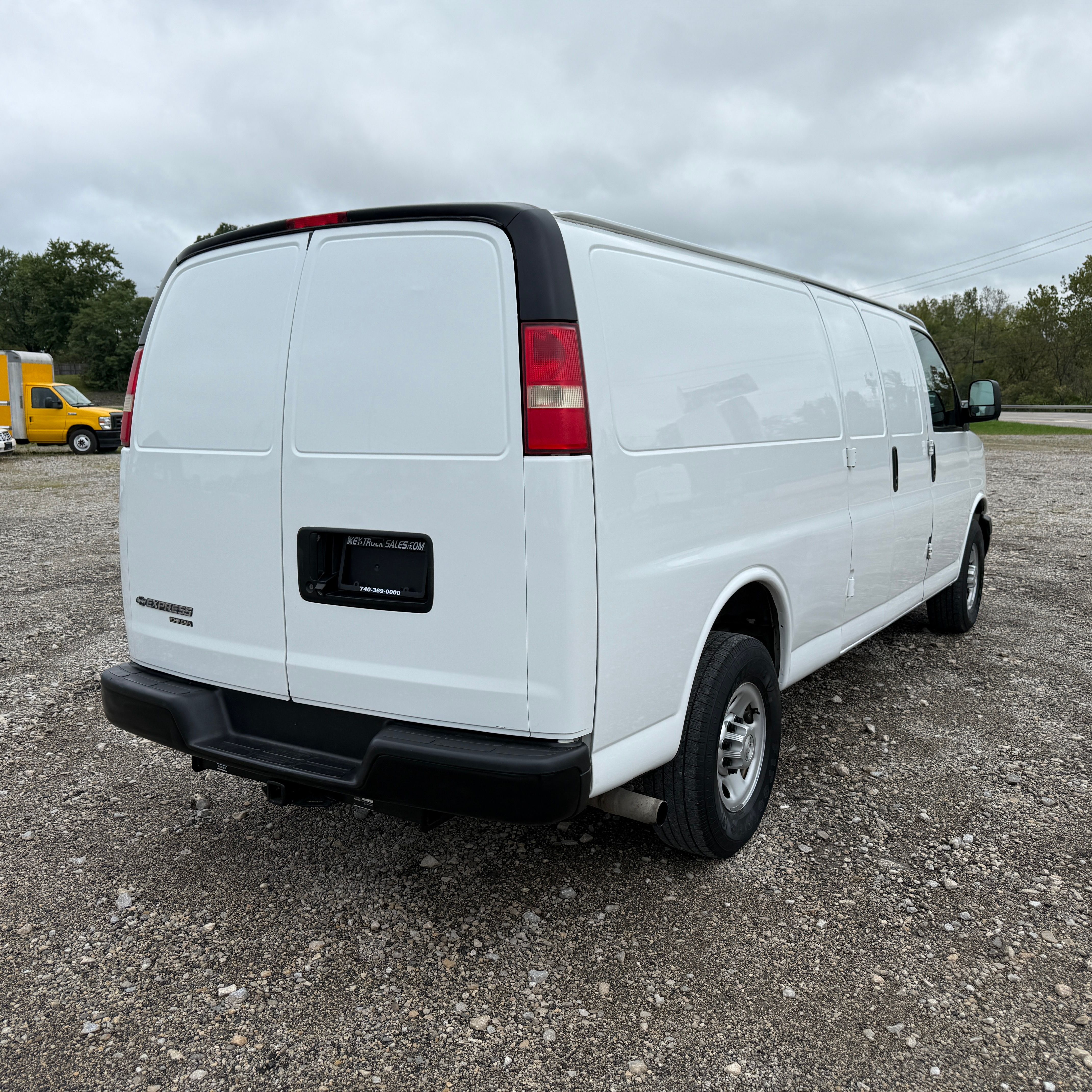 Used 2015 Chevrolet Express 3500 Extended RWD image 3
