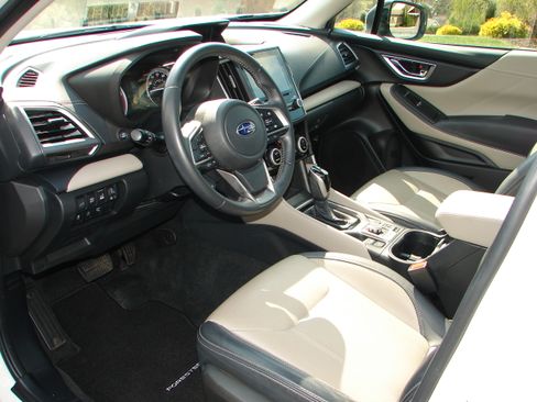 Used 2022 Subaru Forester Limited image 5