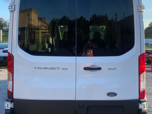Used 2015 Ford Transit 150 XLT image 10