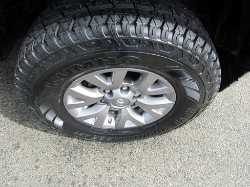 Used 2018 Toyota Tacoma SR5 image 11