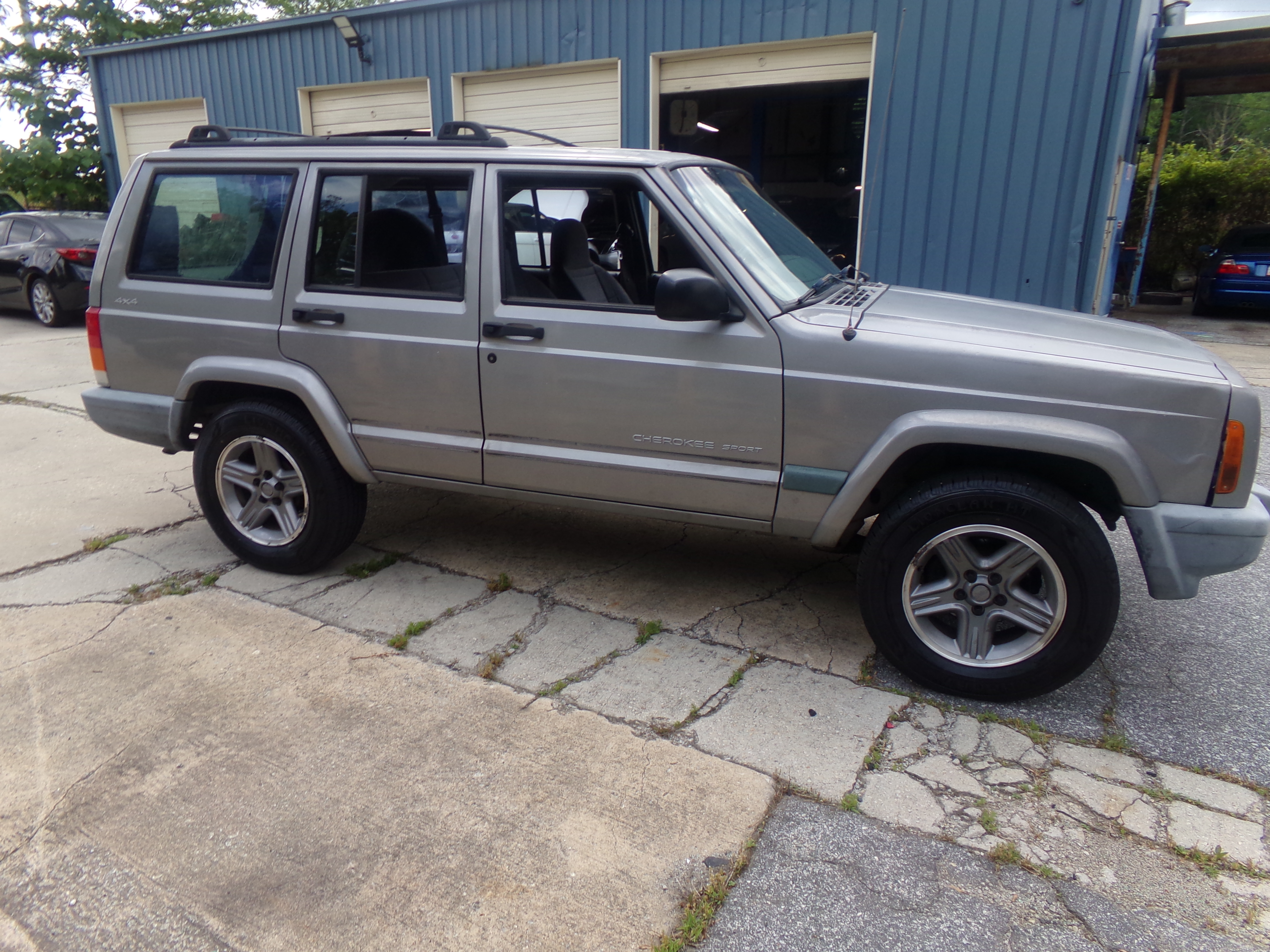 Used 2000 Jeep Cherokee Sport AWD/4WD image 6