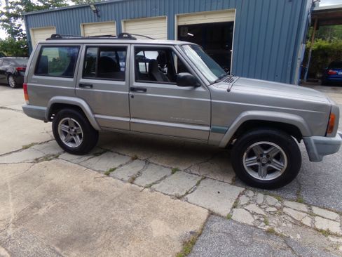 Used 2000 Jeep Cherokee Sport image 6