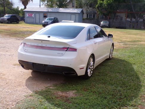Used 2015 Lincoln MKZ image 4