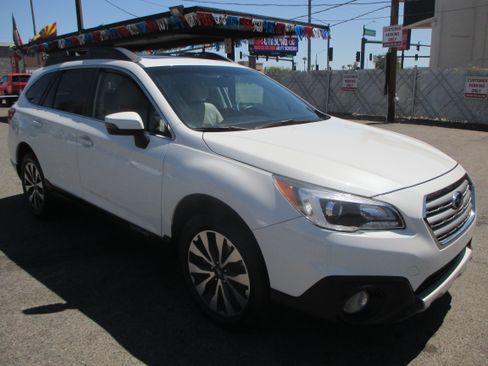 Used 2017 Subaru Outback 2.5i Limited AWD/4WD image 3