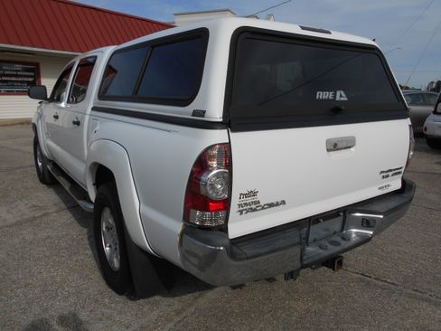 Used 2015 Toyota Tacoma PreRunner image 6