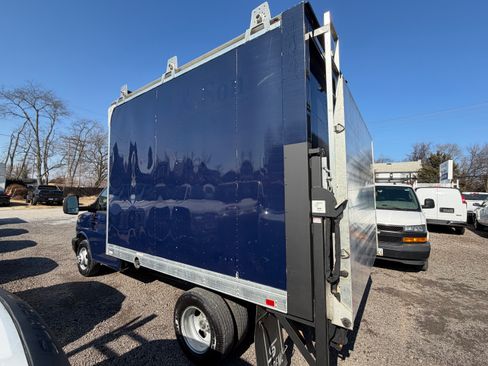 Used 2018 Chevrolet Express 3500 image 3