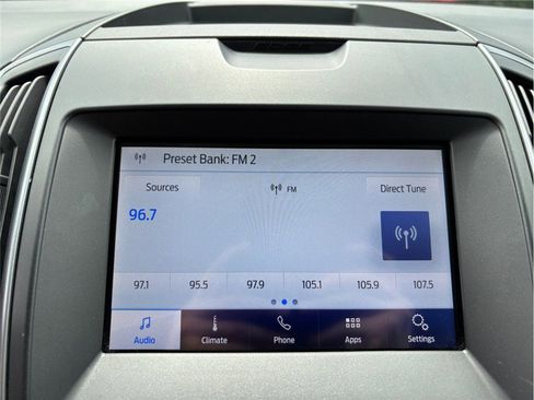 Used 2020 Ford Edge SE image 27