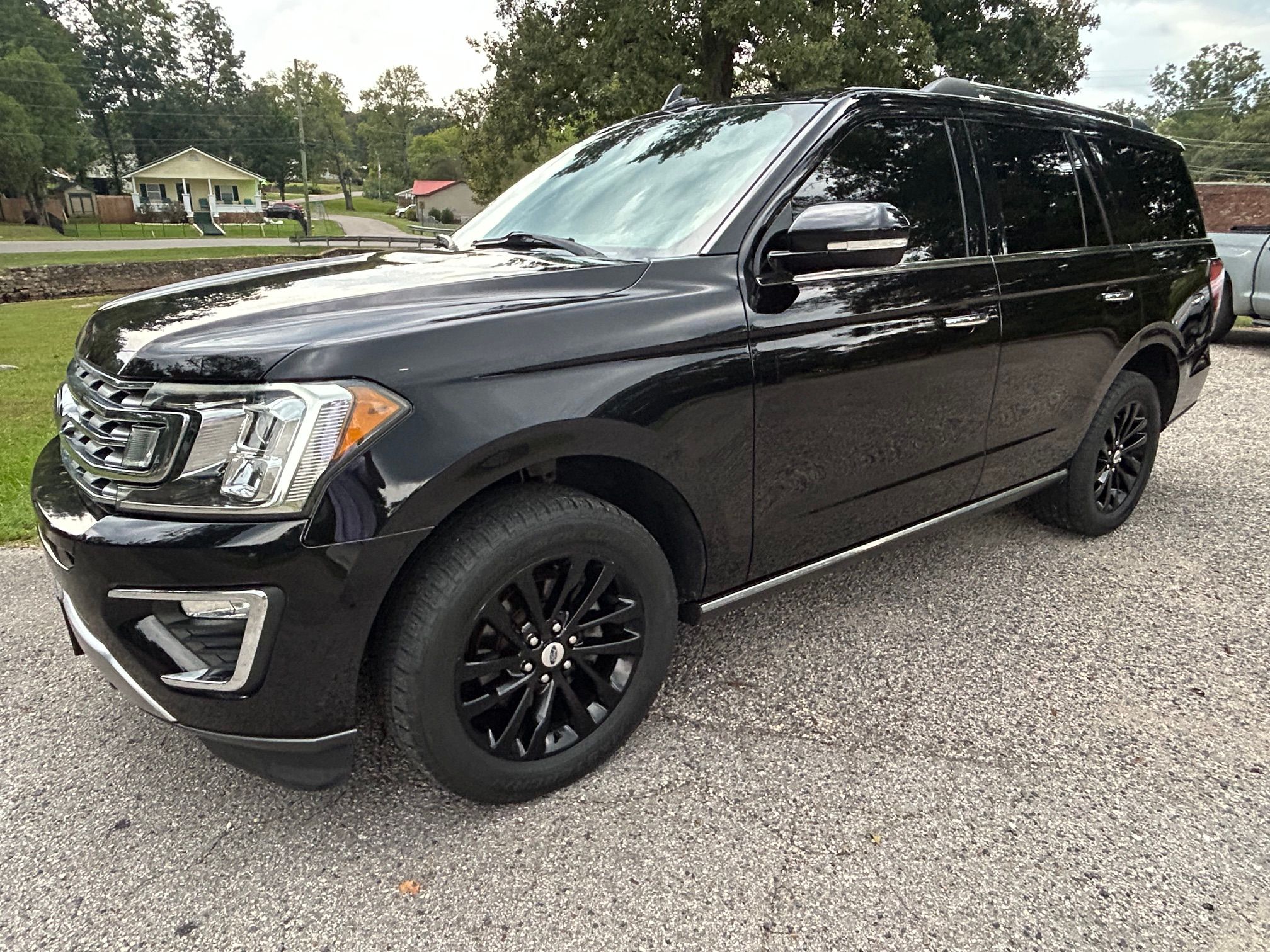 Used 2019 Ford Expedition 4WD Limited image 2
