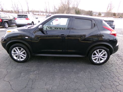 Used 2014 Nissan Juke SV image 2