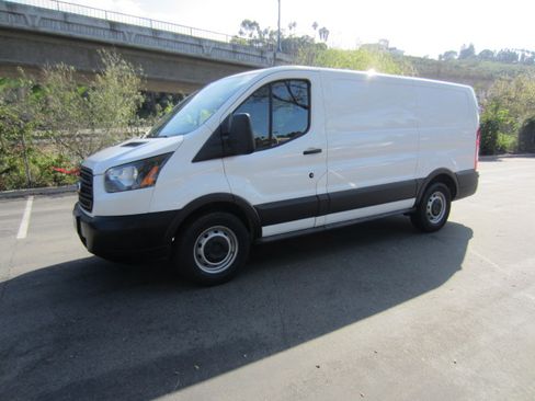 Used 2018 Ford Transit 150 XLT image 6