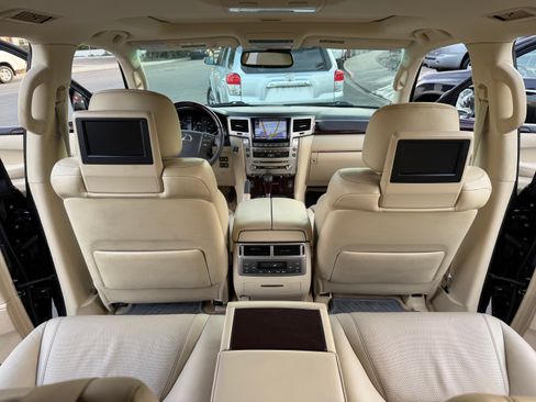 Used 2013 Lexus LX 570 image 26