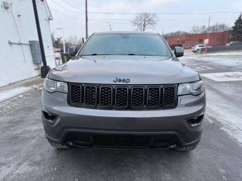 Used 2019 Jeep Grand Cherokee Altitude image 2