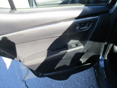 Used 2017 Toyota Corolla LE image 17