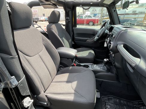 Used 2016 Jeep Wrangler Sport image 16