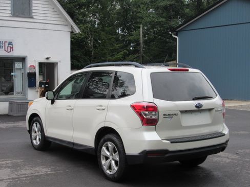 Used 2015 Subaru Forester 2.5i Premium AWD/4WD image 5