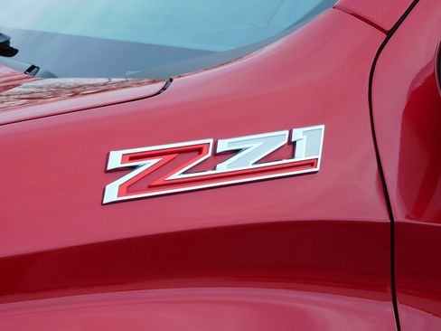 Used 2024 Chevrolet Silverado 1500 LT Z71 image 12