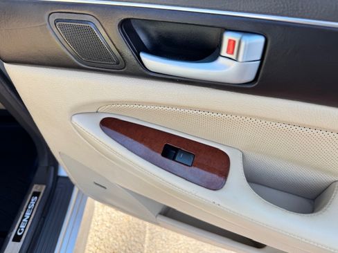 Used 2012 Hyundai Genesis 4.6 image 13