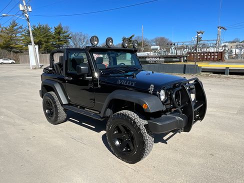Used 2016 Jeep Wrangler Sport AWD/4WD image 3