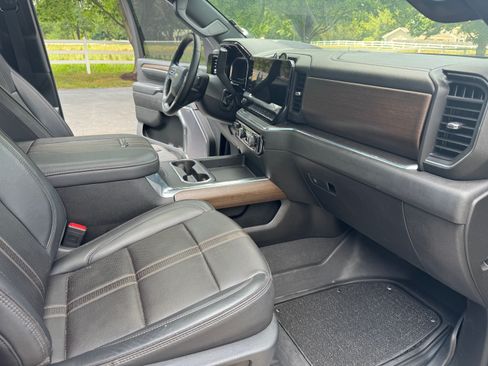 Used 2024 Chevrolet Silverado 3500 High Country AWD/4WD image 15