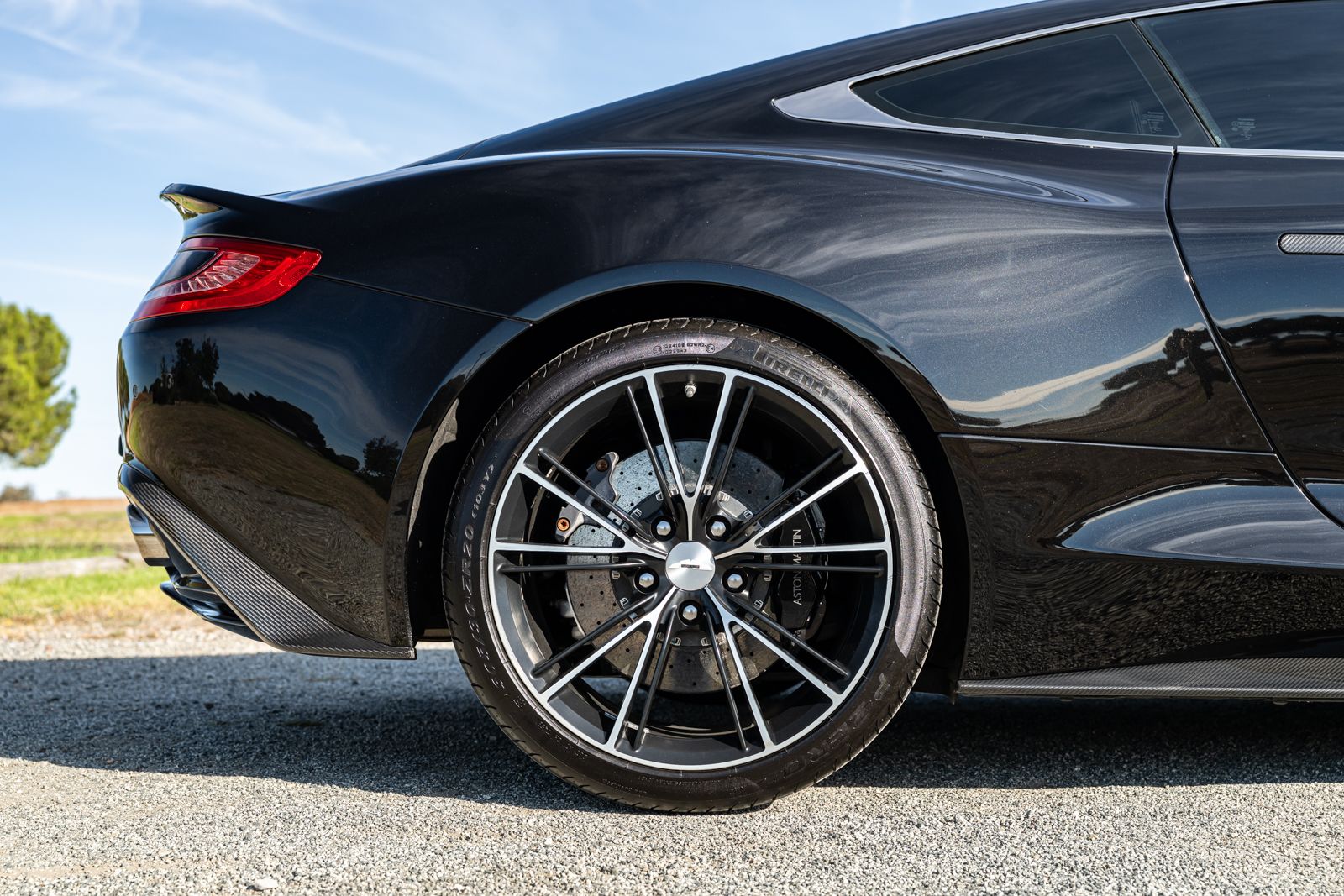 Used 2014 Aston Martin Vanquish Coupe RWD image 35