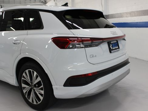 Used 2023 Audi Q4 e-tron Premium Plus image 10