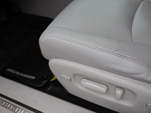 Used 2011 Toyota Highlander Limited image 20