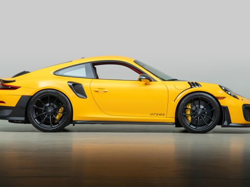 Used 2018 Porsche 911 GT2 RS image 13