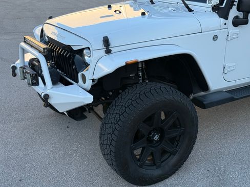 Used 2015 Jeep Wrangler 4WD Unlimited Sahara image 26