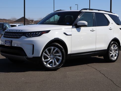 Used 2018 Land Rover Discovery HSE image 2