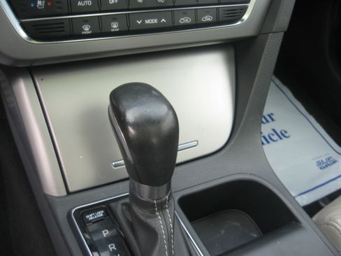 Used 2015 Hyundai Sonata Sport Sedan 4D FWD image 12