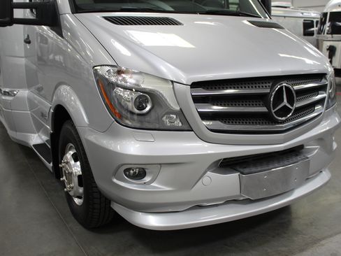 Used 2017 Mercedes-Benz Sprinter 3500 image 8