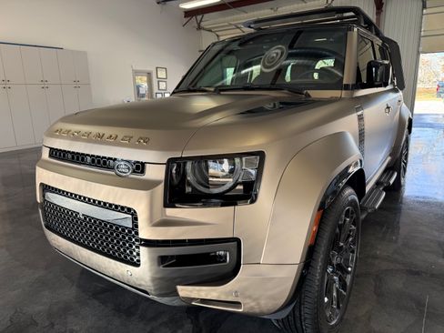 Used 2025 Land Rover Defender 110 OCTA image 4