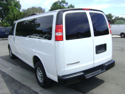 Used 2020 Chevrolet Express 3500 LS Extended Passenger RWD image 7