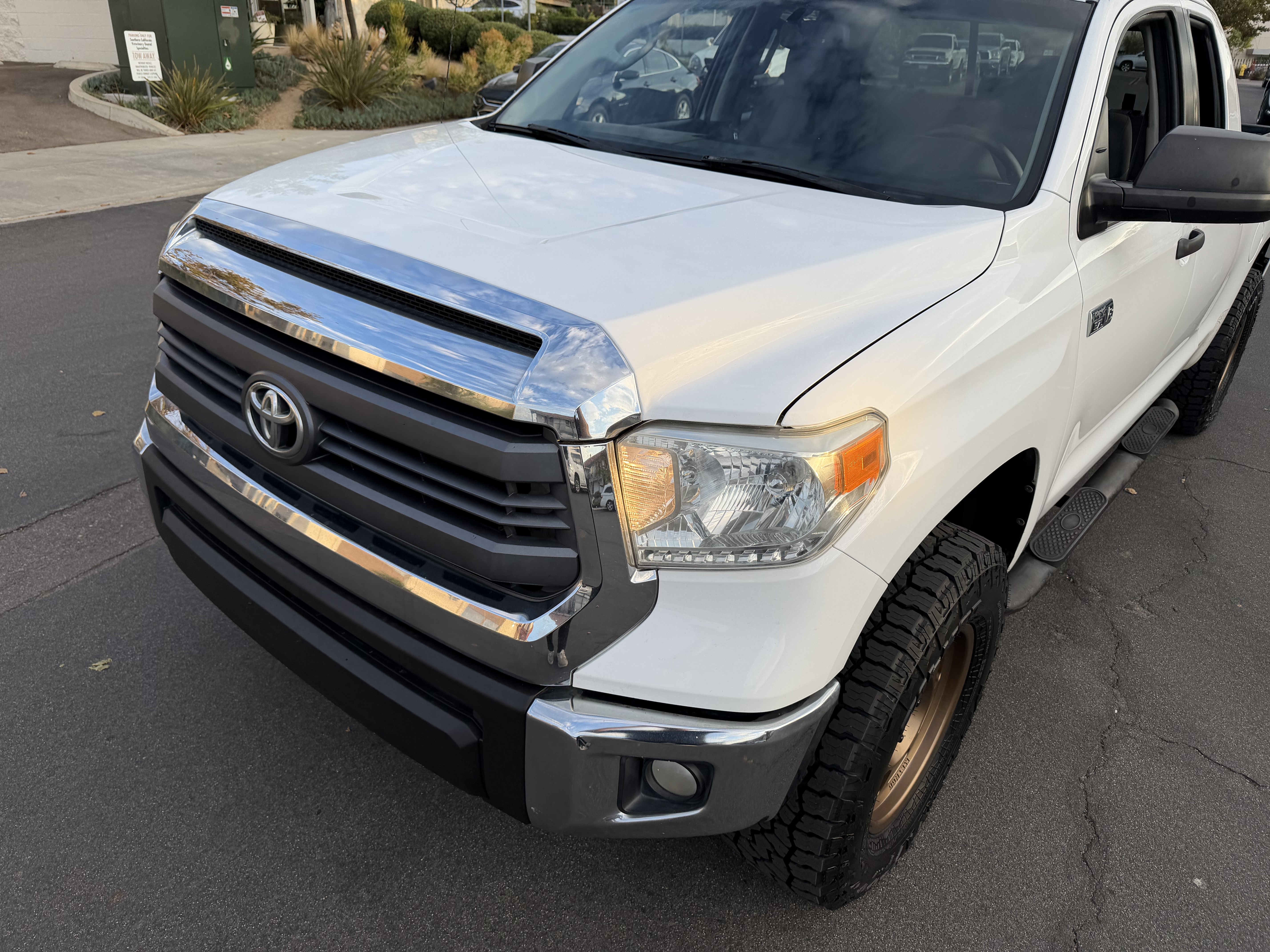 Used 2015 Toyota Tundra 4x4 SR5 w/ TRD Off-Road Pkg image 12
