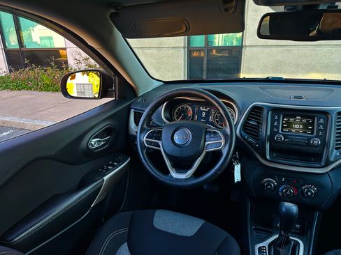 Used 2017 Jeep Cherokee FWD Sport image 18